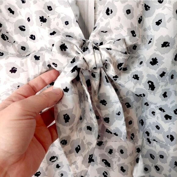 LUC&CE Floral Romper Flutter Sleeve Tie Bosom Jumpsuit Playsuit Sz S - Picture 9 of 15